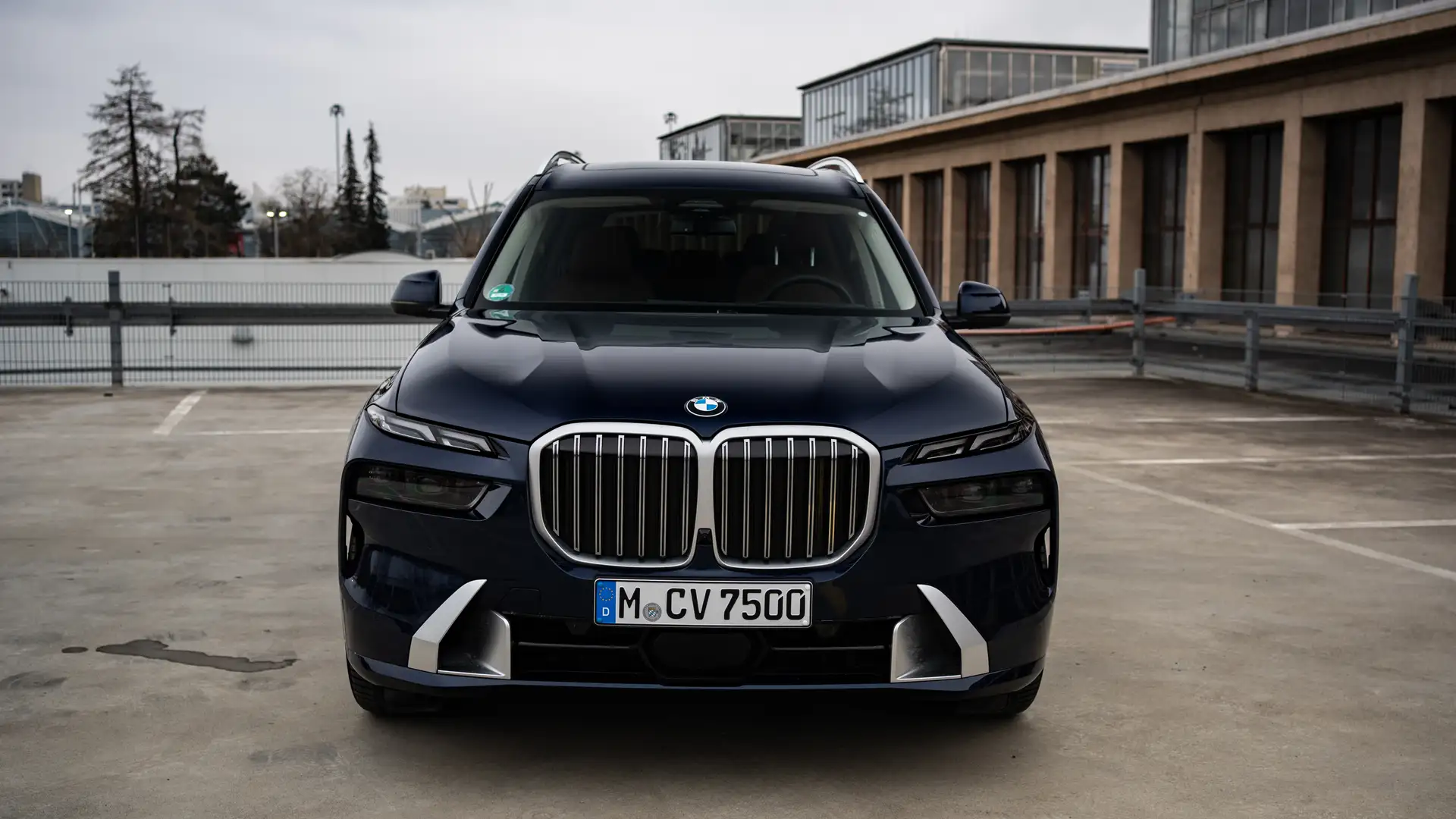 Front view of our BMW X7 in Dark Blue